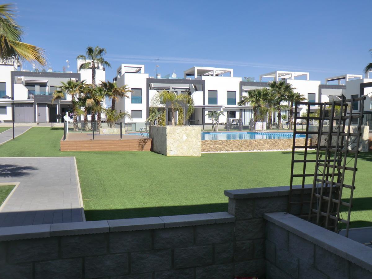 Casas Holiday - Oasis Beach Оріуела Екстер'єр фото
